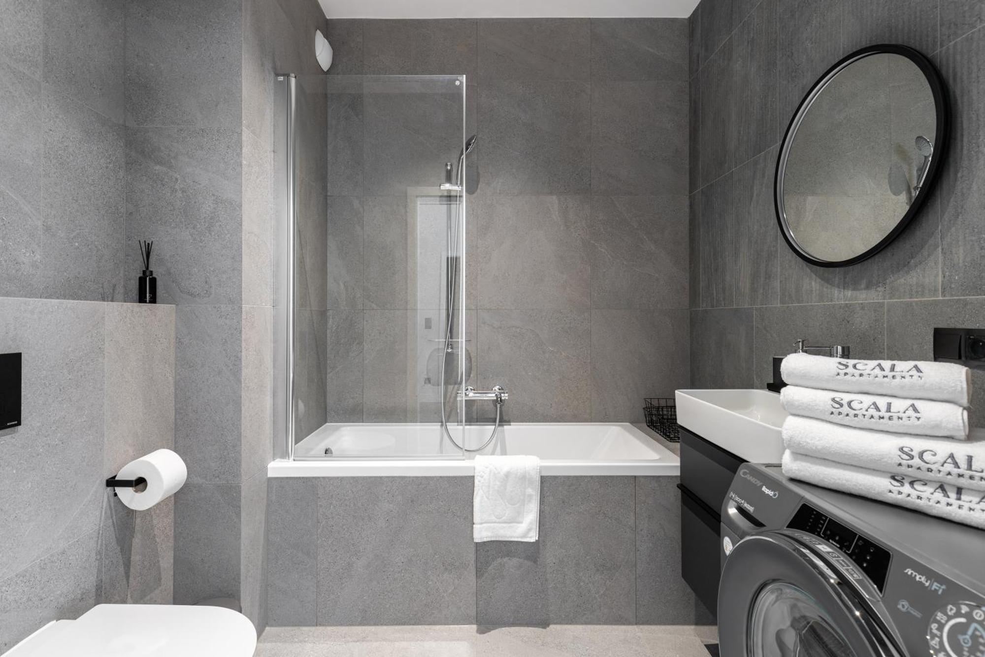 Scala City Center Apartments With Parking By Lion Apartments Gdańsk Eksteriør billede